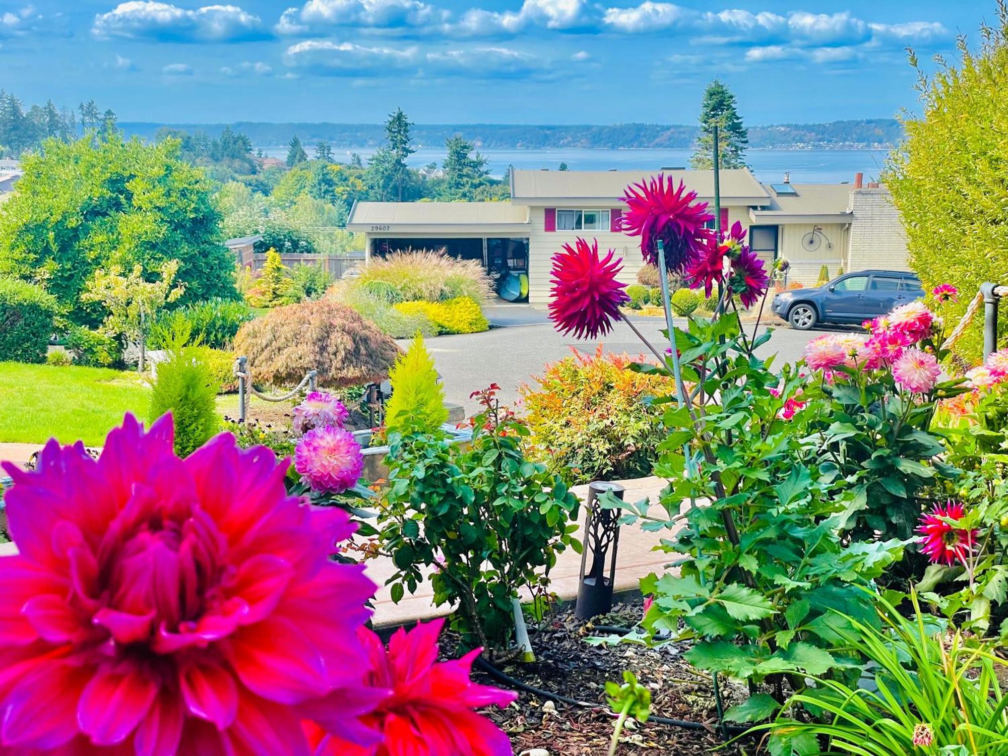 1200sft Spacious Seaview & Garden Surrounded Vacation Federal Way