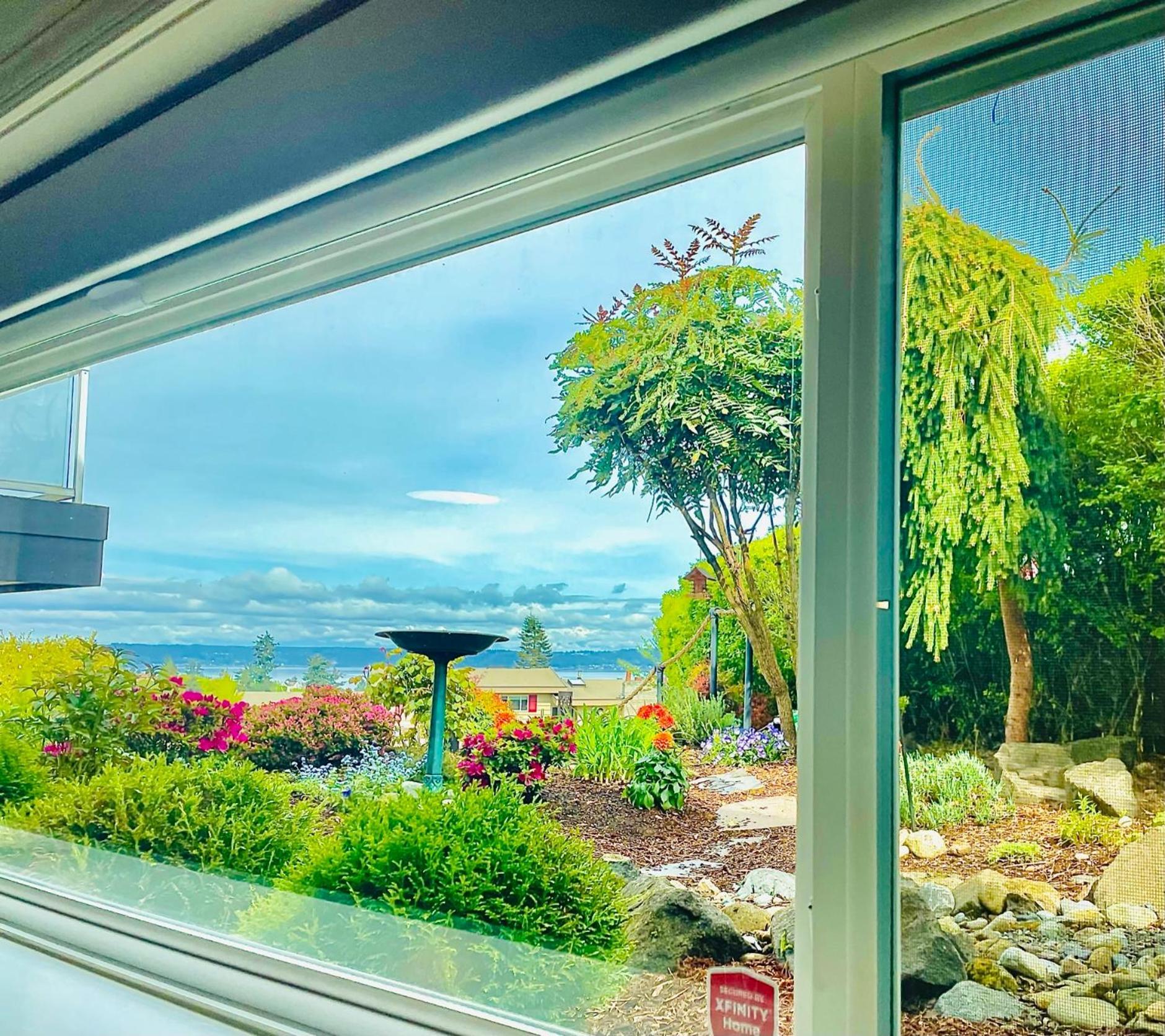 Holiday home 1200sft Spacious Seaview & Garden Surrounded Vacation Federal Way